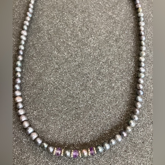 🚨Sale🚨! Vintage Gray Iridescent Pearls w/Sterling Silver Necklace Stamped - Picture 4 of 8